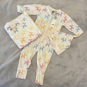 Monica and Andy layette set balloon animals